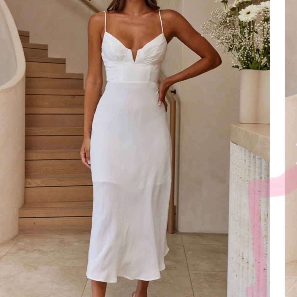 NWT Lake Como Fitted Bodice MIDI Dress